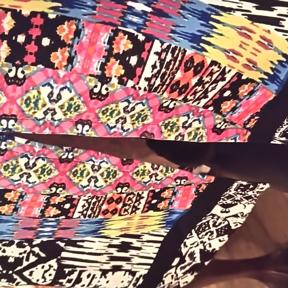 Women's knit pull on midi skirt size medium by Bisou Bisou.  Comfy & colorful! - Picture 5 of 5